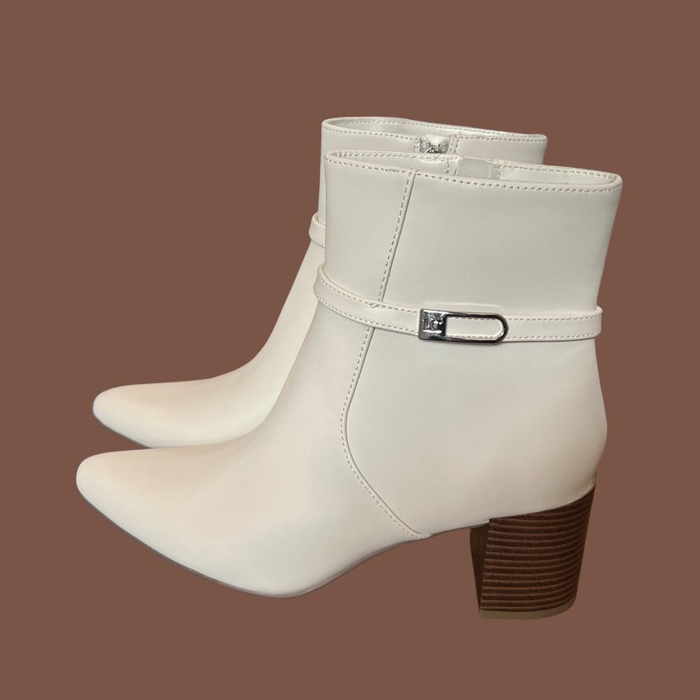 Liz Claiborne Ivory Ankle Boots Size 6.5 Block Heel Minimalist Chic